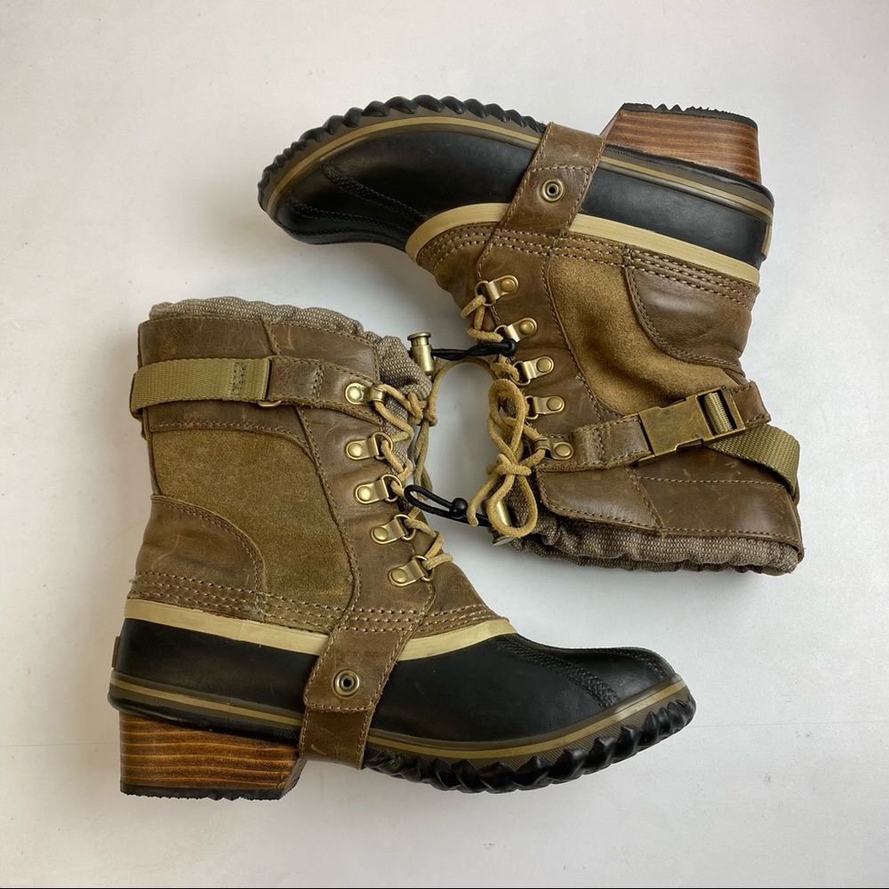 Sorel Women's Size 7 Tan/Black Conquest Carly Short Leather Duck Boot NL1896-237